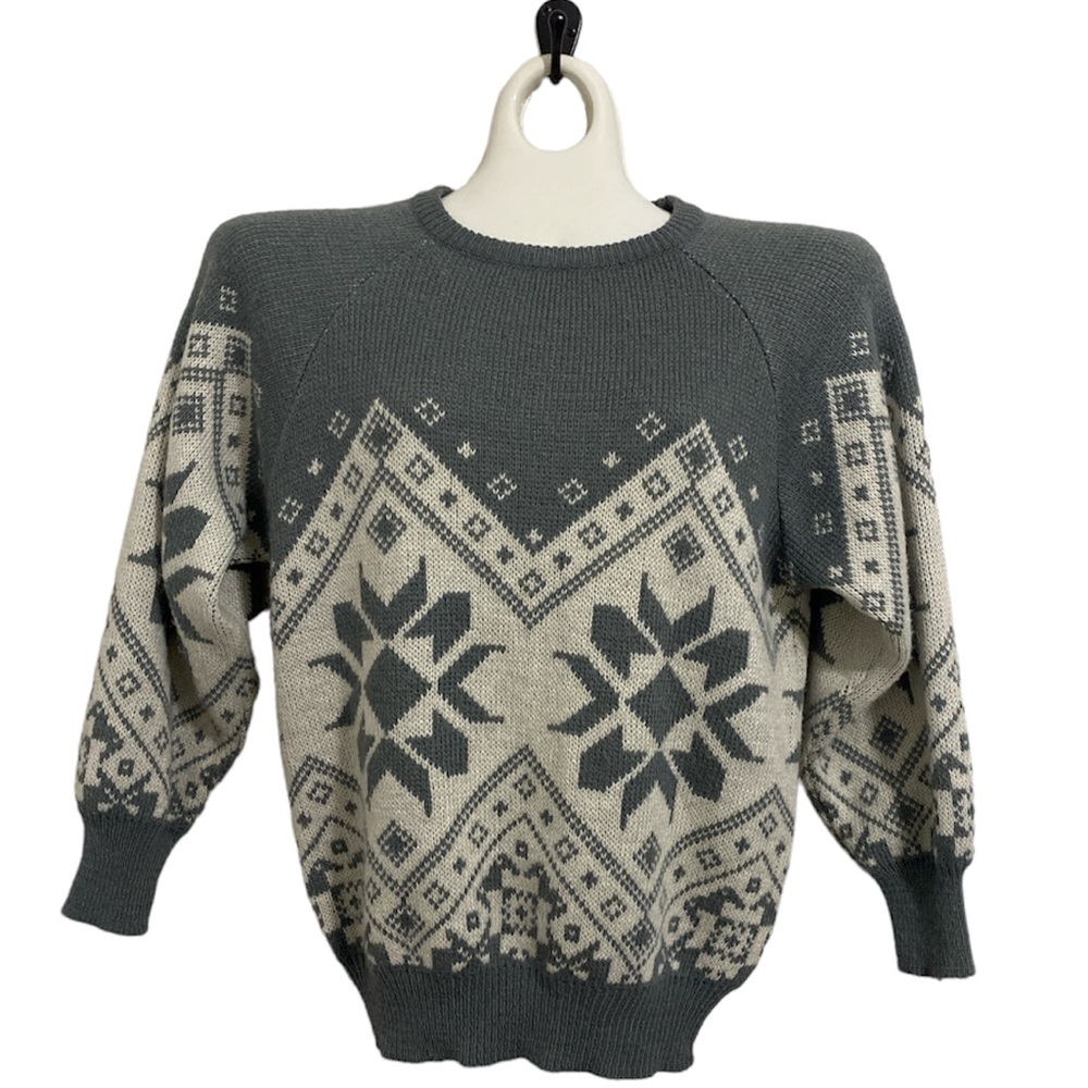 Vintage Albee gray and white fair isle snowflake sweater